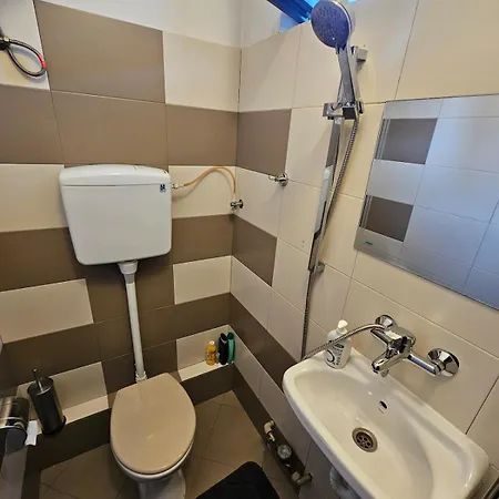 Hot Spot 2bdrm 1 *